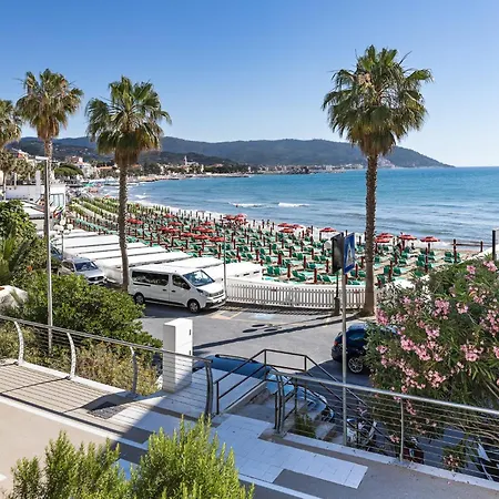 Boat/open Space Front Mare/spiaggia+ Box شقة