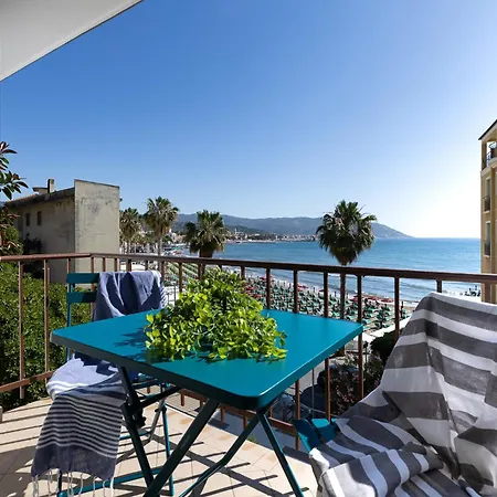 Boat/open Space Front Mare/spiaggia+ Box * دْيانو مارينا